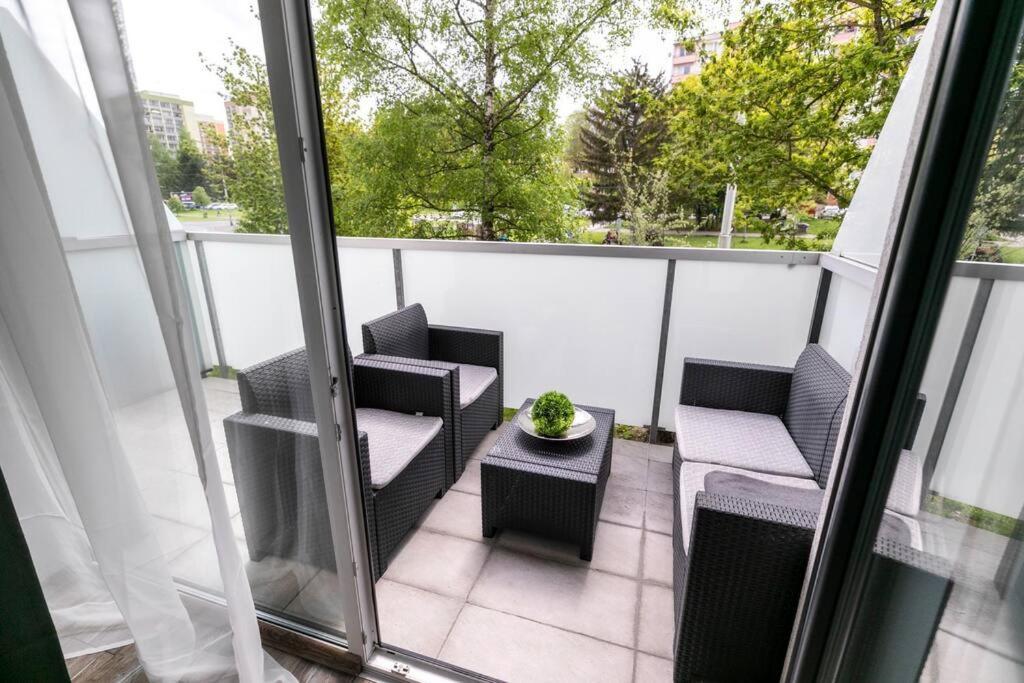 Alure Residences 1 & 24H Self Check-In, Free Parking In Front Of The Apartment Building, New Building, Terrace, Cafe With Breakfast In The Apartment Building, Next To The Aqua Park 班斯卡-比斯特里察 外观 照片