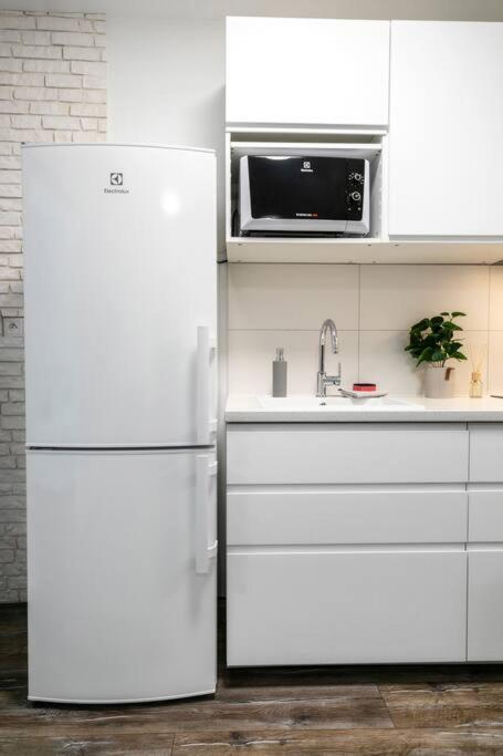 Alure Residences 1 & 24H Self Check-In, Free Parking In Front Of The Apartment Building, New Building, Terrace, Cafe With Breakfast In The Apartment Building, Next To The Aqua Park 班斯卡-比斯特里察 外观 照片