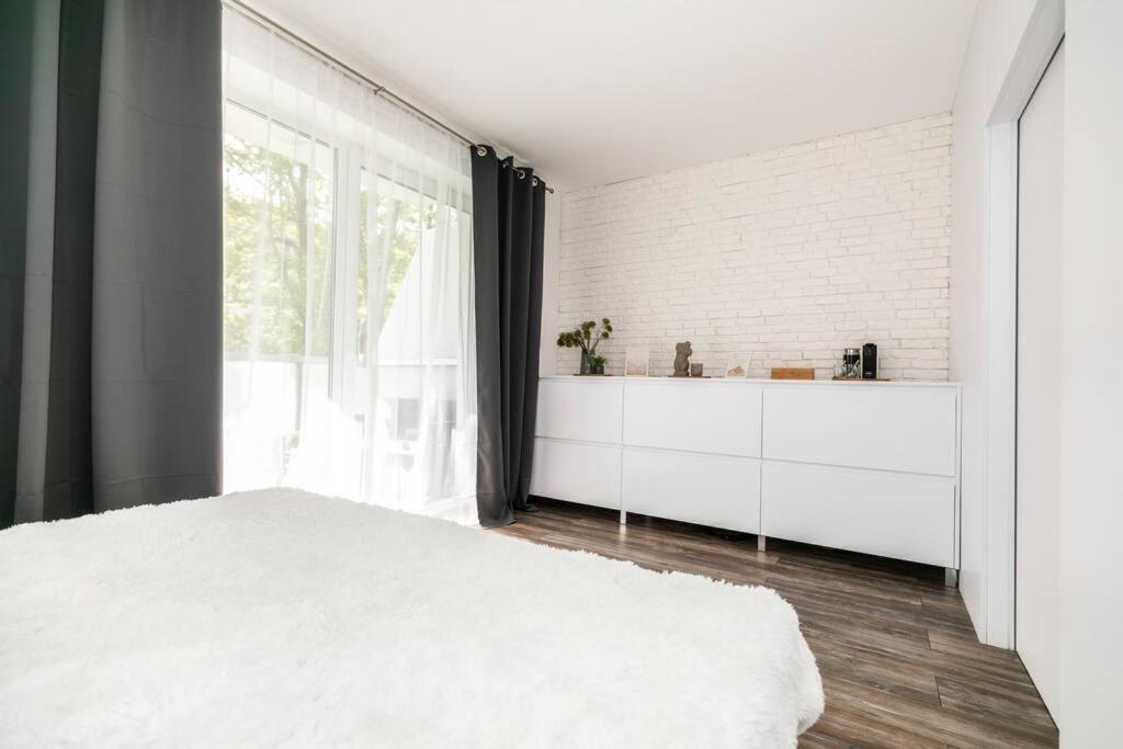 Alure Residences 1 & 24H Self Check-In, Free Parking In Front Of The Apartment Building, New Building, Terrace, Cafe With Breakfast In The Apartment Building, Next To The Aqua Park 班斯卡-比斯特里察 外观 照片