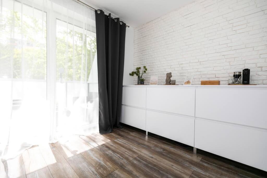 Alure Residences 1 & 24H Self Check-In, Free Parking In Front Of The Apartment Building, New Building, Terrace, Cafe With Breakfast In The Apartment Building, Next To The Aqua Park 班斯卡-比斯特里察 外观 照片