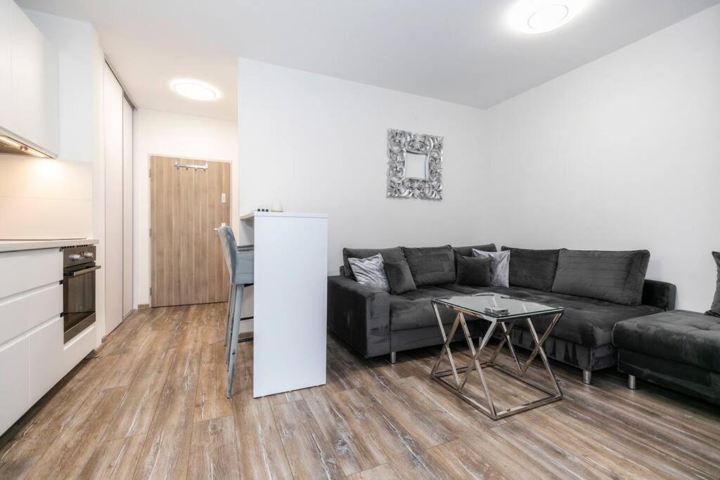 Alure Residences 1 & 24H Self Check-In, Free Parking In Front Of The Apartment Building, New Building, Terrace, Cafe With Breakfast In The Apartment Building, Next To The Aqua Park 班斯卡-比斯特里察 外观 照片